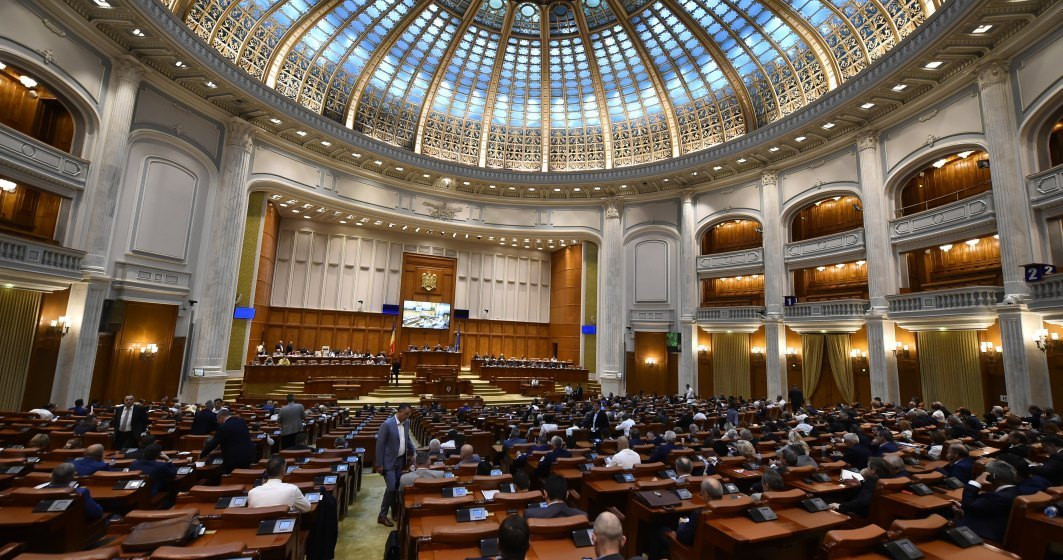 PNL și USR boicotează ședințele Camerei Deputaților: „Protest împotriva alianței de guvernare PSD-AUR-S.O.S.”