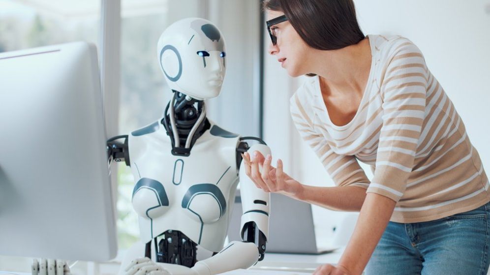 AI, dar nu de azi pe mâine: Managerii români, îngrijoraţi că inteligența artificială ar putea expune firmele la breşe de securitate. Mulți se tem și de impactul asupra angajaților