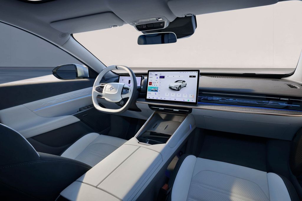 GALERIE FOTO | Dongfeng 007 are uși de Lamborghini și un nume infinit - Imagine 7