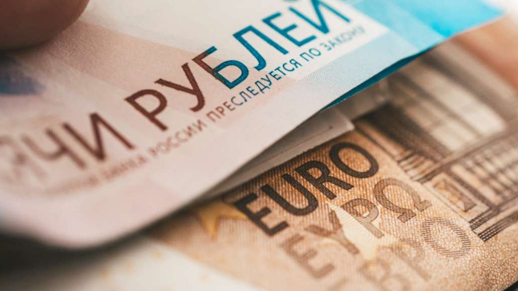 Analiză: Rusia, „hrănită” în continuare cu zeci de miliarde de dolari și euro, în ciuda sancțiunilor vestice