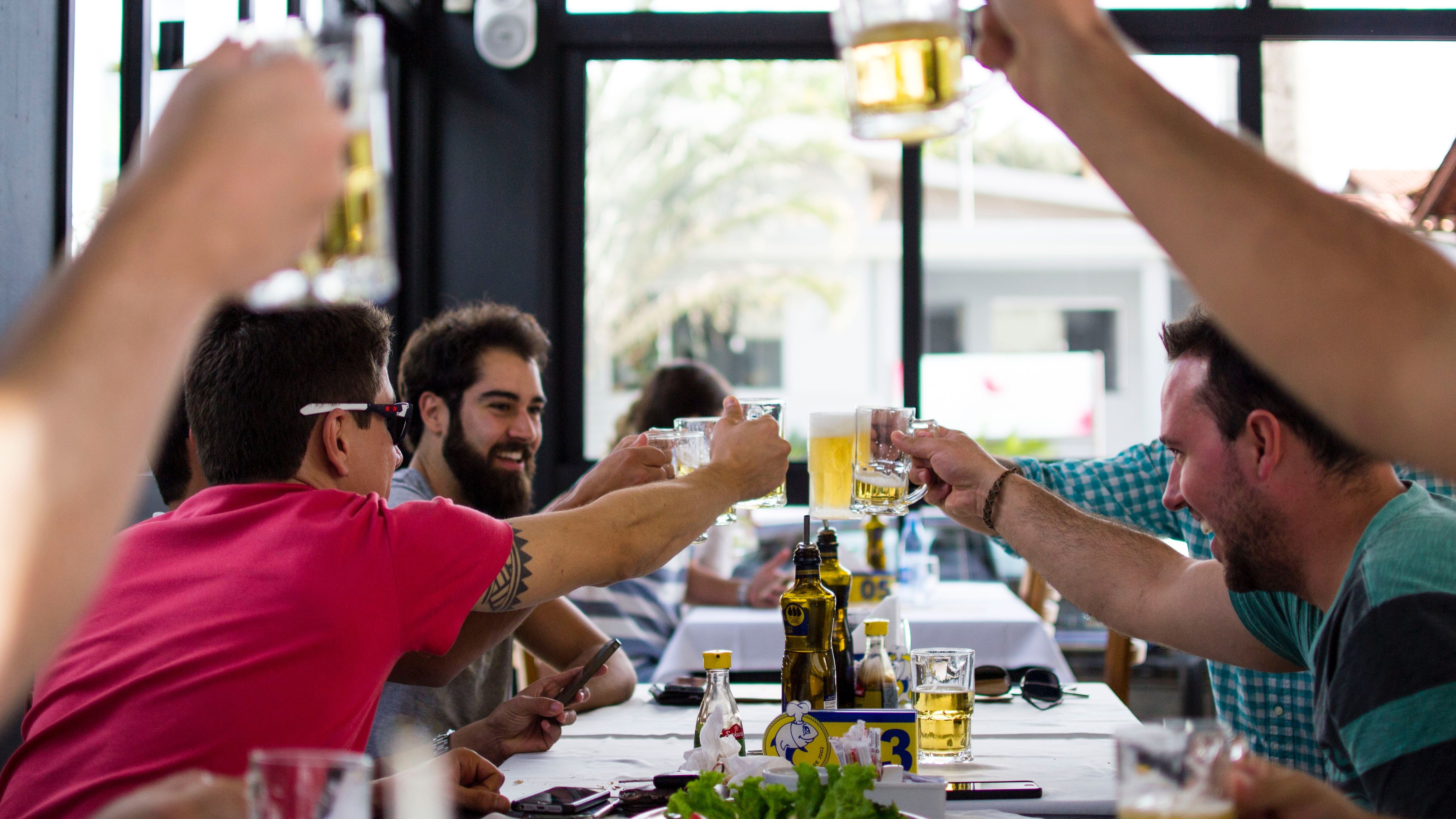 Studiu Bookingham: care sunt cei mai nepoliticoși români în restaurante