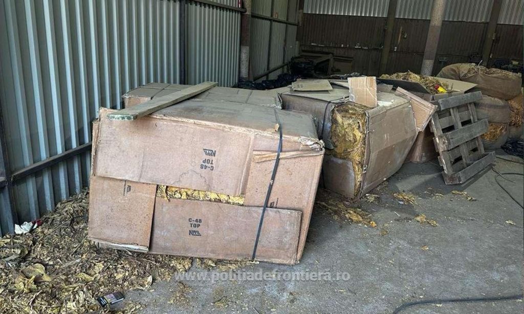 GALERIE FOTO | Cum arată fabricile ilegale de țigări din România. Produc sute de tone anual - Imagine 13