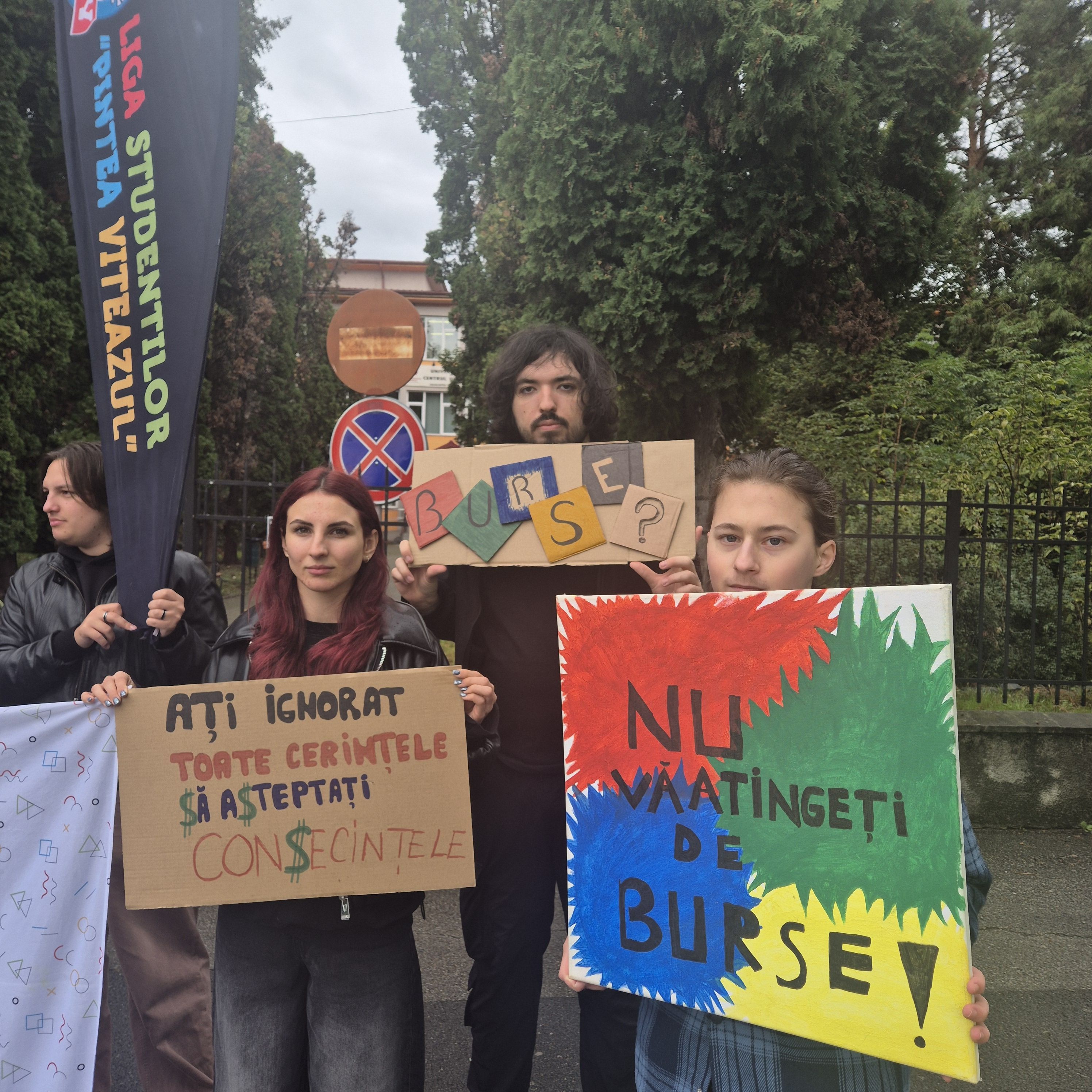 FOTO: Proteste ale studenților în mai multe orașe din țară, înainte de începerea anului universitar - Poza 3