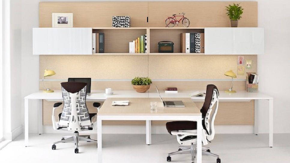 Scaunul de birou cu coloană vertebrală și coaste flexibile, care costă 8.000 de lei