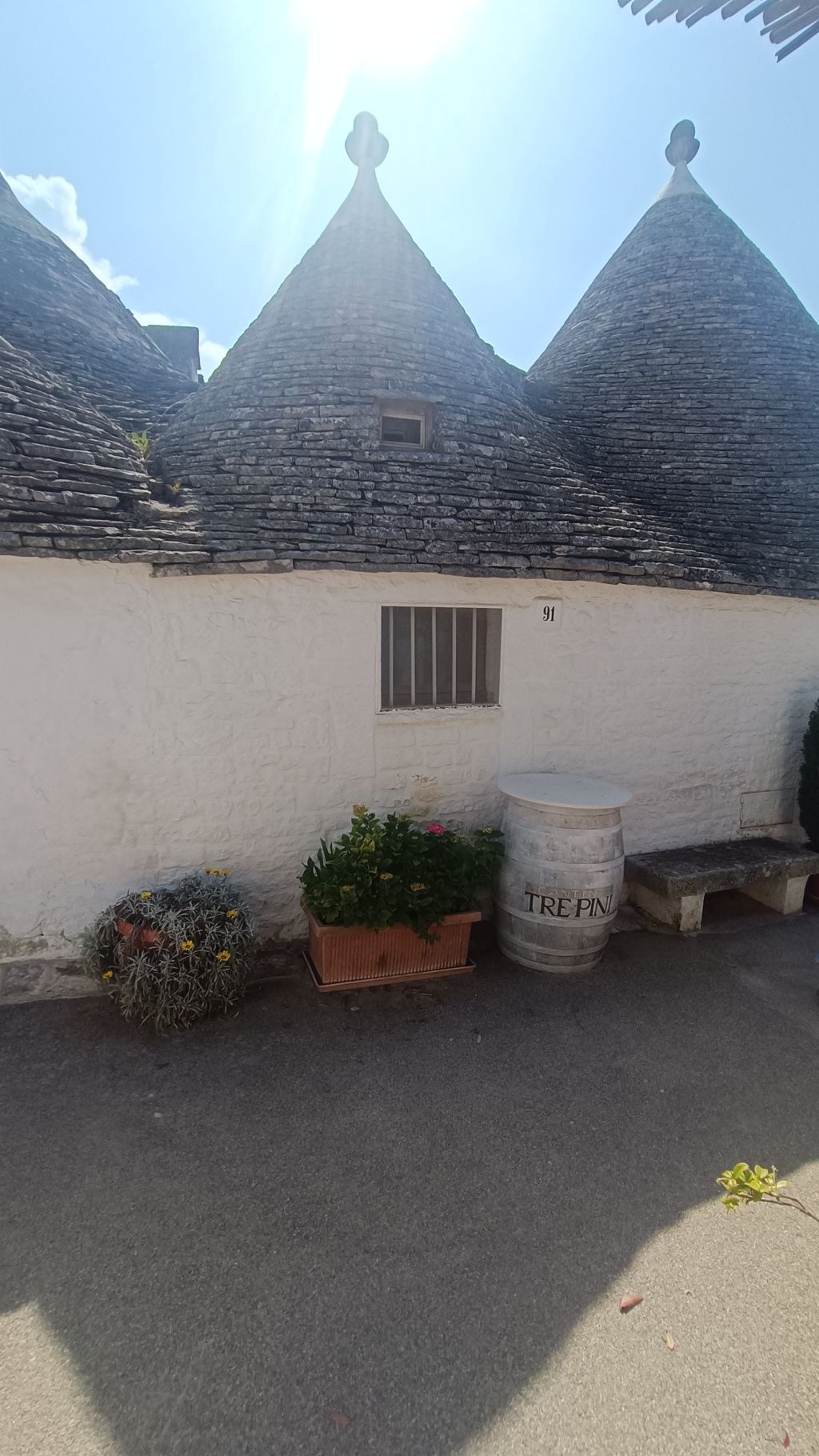 GALERIE FOTO: Alberobello, locul de unde s-au inspirat românii care au construit Castelul de Lut Va - Imagine 10