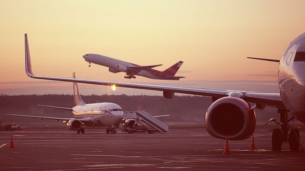 Uniunea Europeană obligă sectorul aviatic să reducă poluarea. Când vor intra în vigoare prevederile