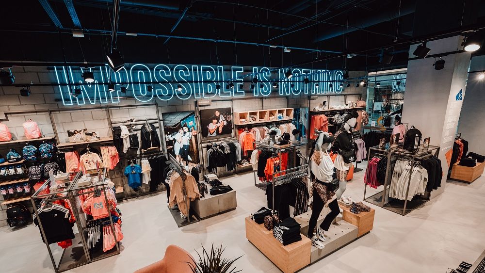 Adidas a deschis un nou magazin în Capitală. Producătorul își consolidează prezența în România cu cel de al șaisprezecelea magazin