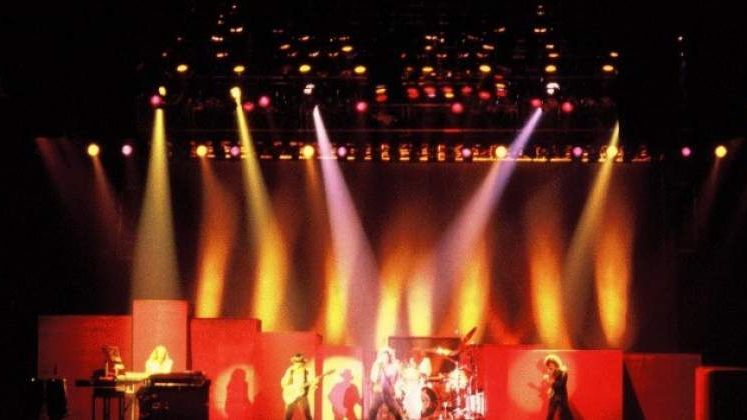 Rihanna isi cheama fanii la concert: Cine vine la Anti World Tour in Bucuresti?