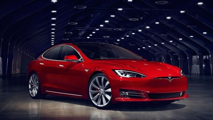 Tesla joaca tare pe piata bursiera si se apropie de BMW