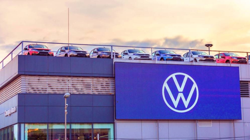 Lovitură pentru Volkswagen: Porsche scade valoarea pachetului de acțiuni pe care-l deține la constructorul din Wolfsburg