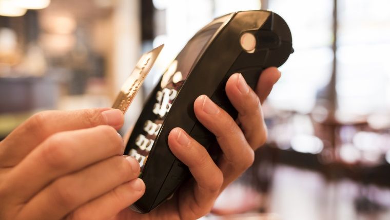 Euromonitor International: Platile cu cardurile de credit la nivel mondial le vor depasi, in 2016, pentru prima oara pe cele in numerar