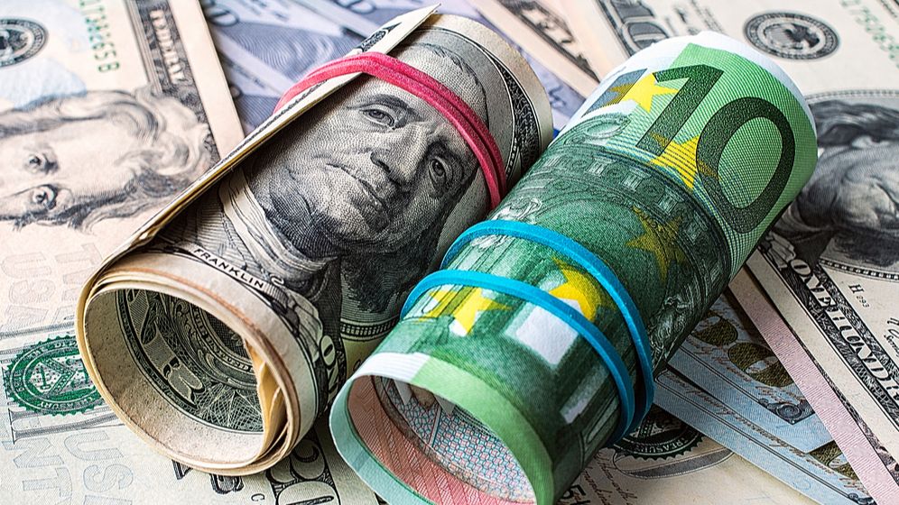 Dăianu: Ironia la criptomonede este că reneagă dolarul și euro, dar tot la ele se raportează