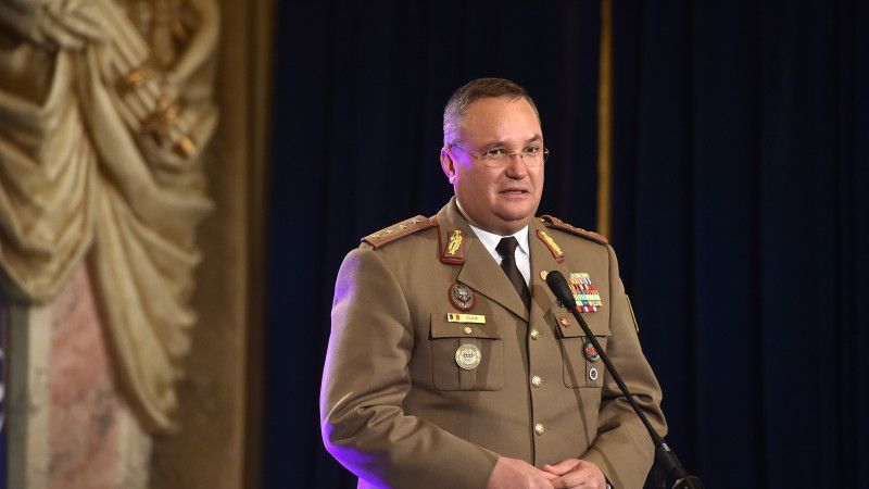 CCR: Prelungirea mandatului sefului Statului Major General de catre presedinte cu pana la un an este neconstitutionala