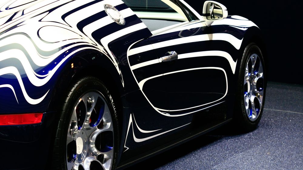 Un Bugatti stă mai mult timp la vopsit decât le ia altor constructori să asambleze o mașină întreagă