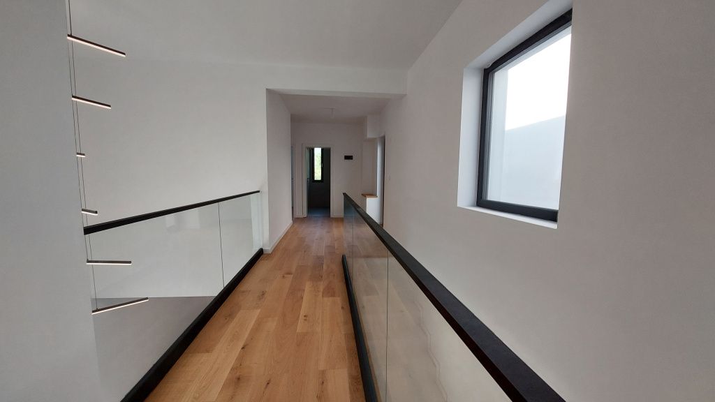 Cum arată o vilă nouă de peste jumătate de milion de euro din zona Pipera - Imagine 47