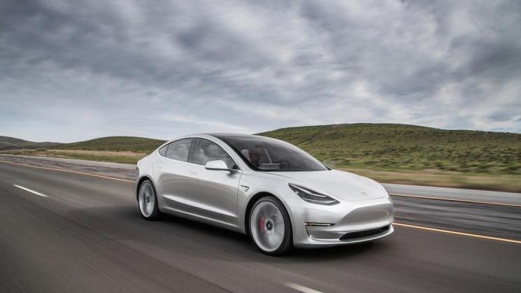 Elon Musk isi acuza un angajat Tesla de sabotaj