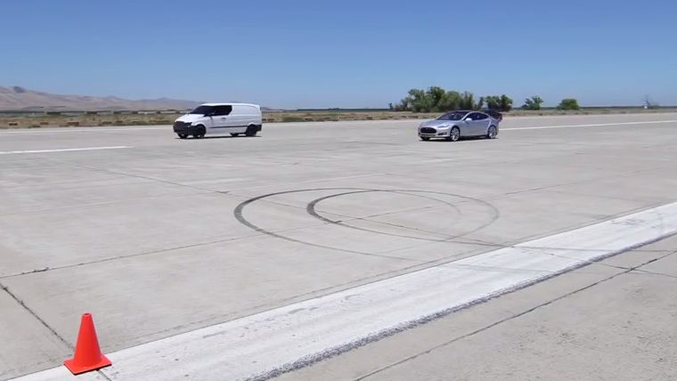Van electric, mai rapid decat o Tesla si un Ferrari