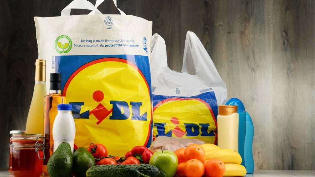Cafea, cârnați oltenești, crenvurști de porc, ayran: la ce produse are Lidl reduceri de până la 40% în cadrul ofertei de săptămâna aceasta
