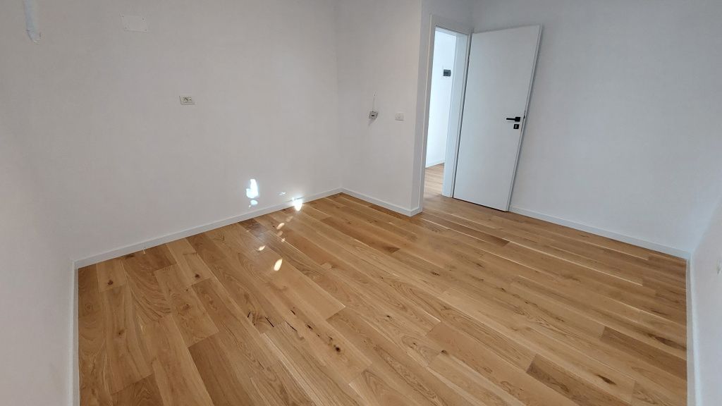 Cum arată o vilă nouă de peste jumătate de milion de euro din zona Pipera - Imagine 37