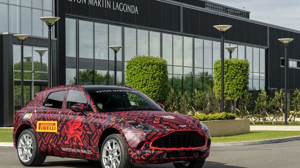 Aston Martin a inaugurat noua fabrica din Tara Galilor: primele prototipuri ale SUV-ului DBX au iesit pe poarta uzinei din St Athan