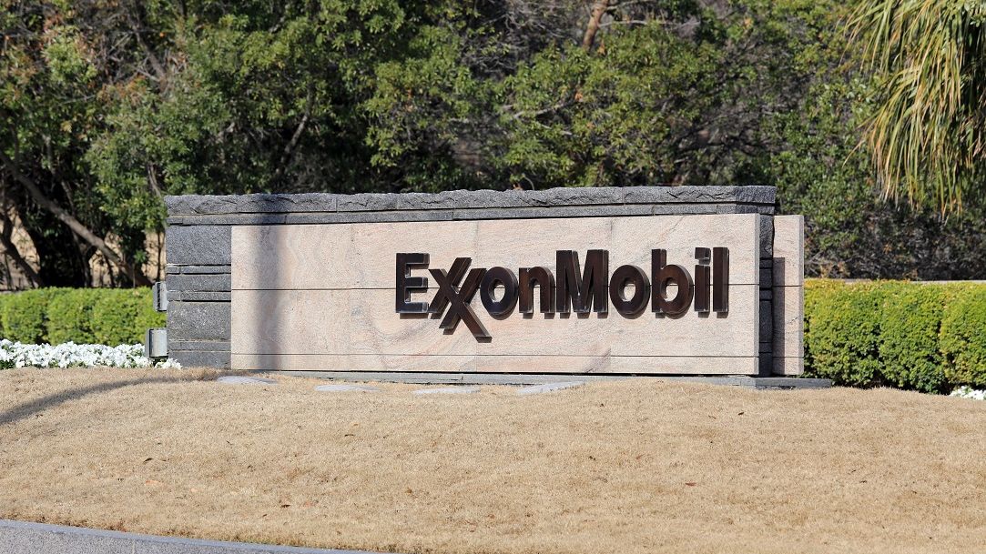 Exxon Mobil anunță primele pierderi din ultimii 30 de ani din cauza prăbușirii prețului petrolului