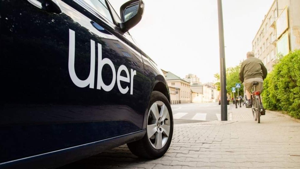Uber aduce noutăți pentru turiștii români: Cum faci rezervări la hoteluri în aplicație