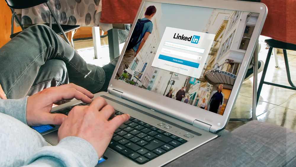 Cinci lucruri pe care trebuie sa le faci pe LinkedIn pentru a avansa in cariera