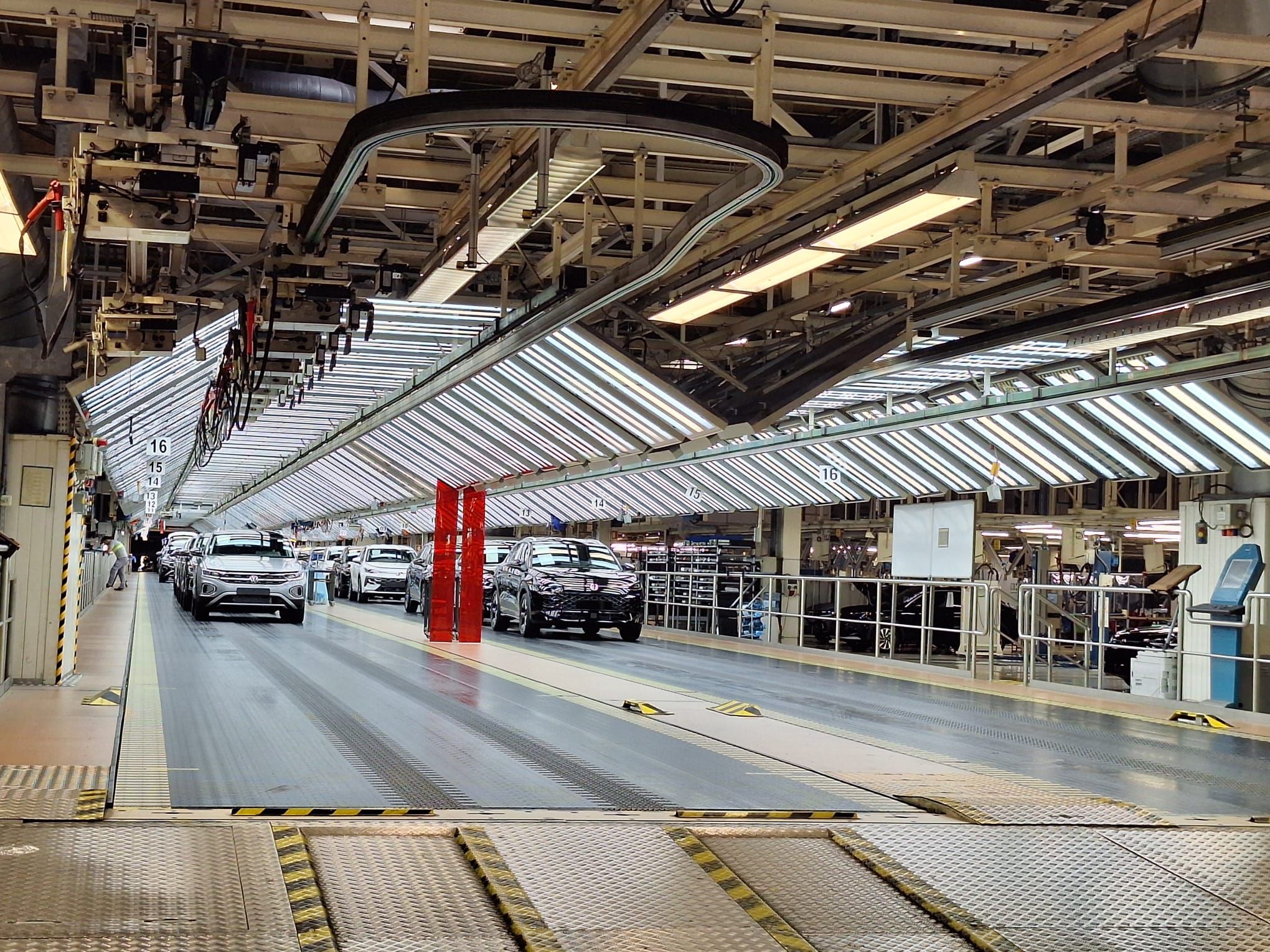 FOTO | Cum arată uzina Volkswagen Autoeuropa din Portugalia, locul unde se produce SUV-ul T-Roc - Poza 3