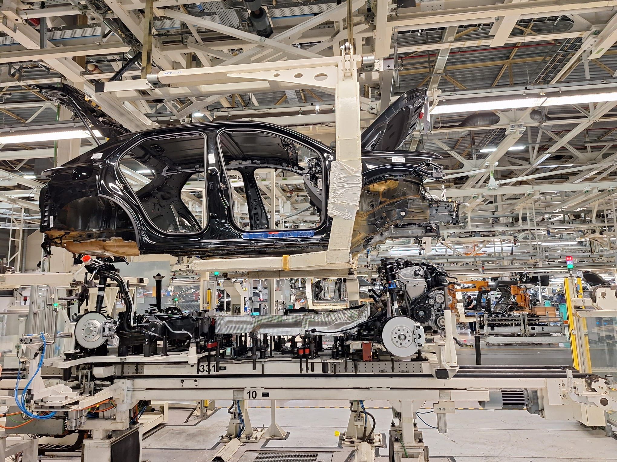 FOTO | Cum arată uzina Volkswagen Autoeuropa din Portugalia, locul unde se produce SUV-ul T-Roc - Poza 9