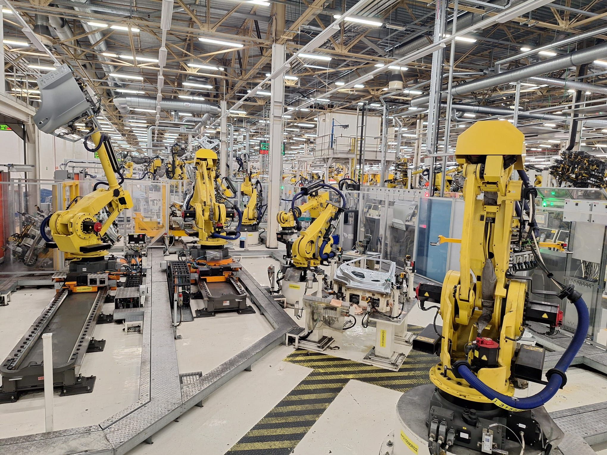 FOTO | Cum arată uzina Volkswagen Autoeuropa din Portugalia, locul unde se produce SUV-ul T-Roc - Poza 15