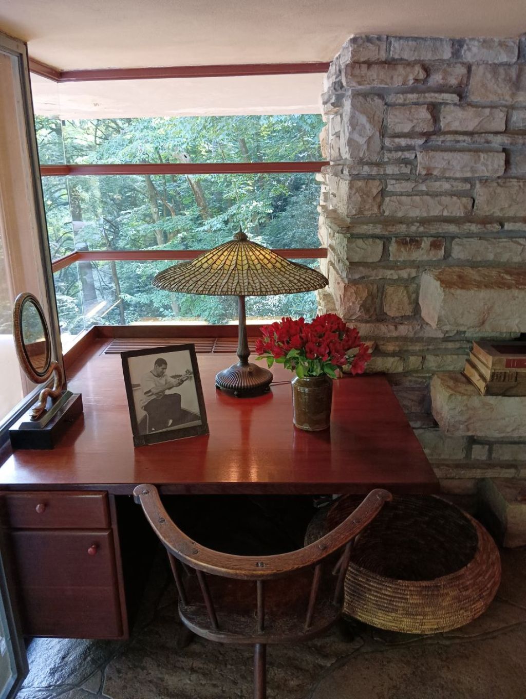 Cum arată Fallingwater, cea mai frumoasă casă din America, construită pe o cascadă - Imagine 22