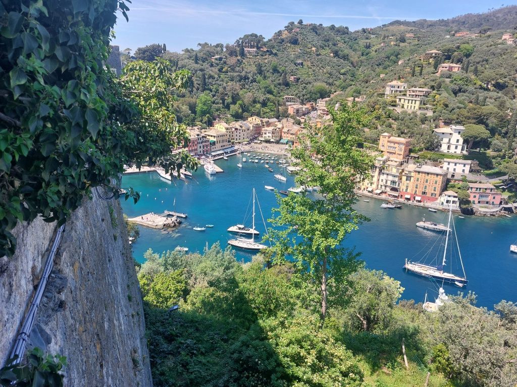 Vizită în Portofino: cum îți poți "žgăsi dragostea" pentru Riviera Italiană în orașul iu - Imagine 8