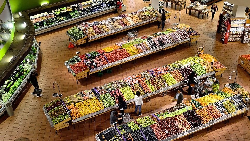 Dacă românii nu au mai mers la magazine în pandemie, magazinele au venit la ei