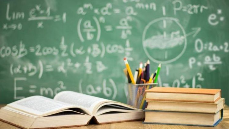 Ministerul Educatiei cumpara manuale pentru clasele a XI-a si a XII-a de 30 milioane de lei