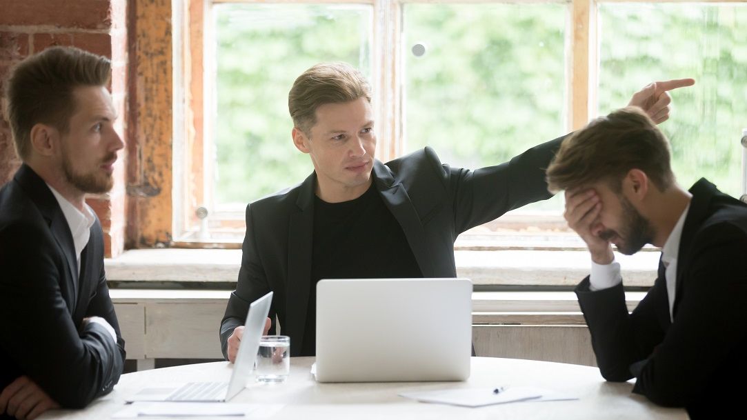 Expert Harvard: Greșeala prin care mulți angajați ajung să nu mai fie pe placul șefilor și al colegilor