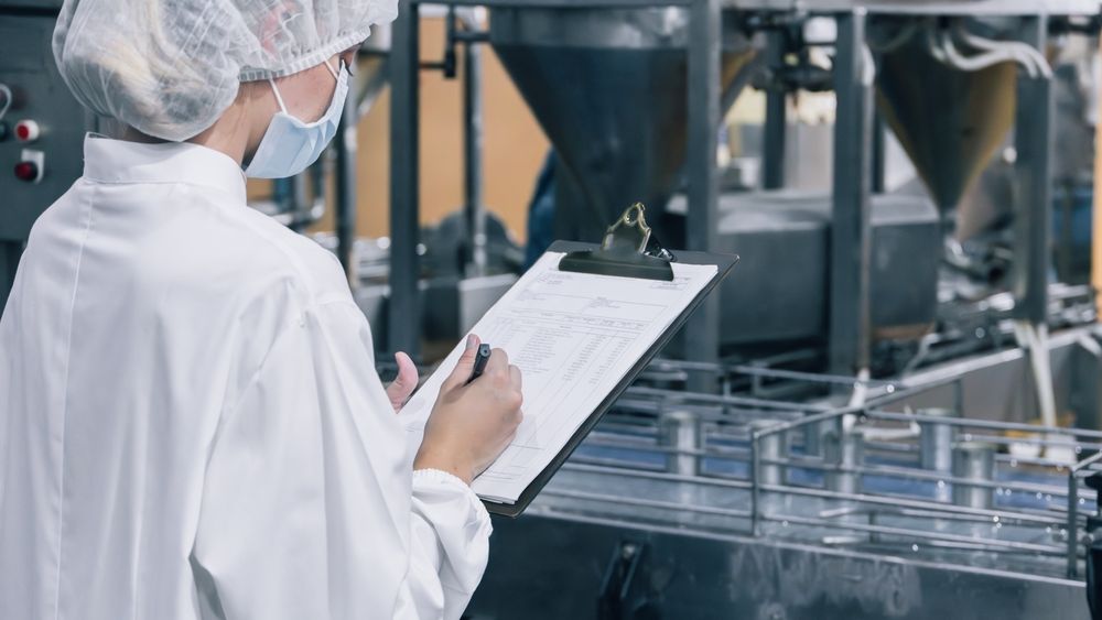 Siguranța alimentară și ISO 22000: Cum contribuie standardul la conformitatea cu cerințele internaționale?