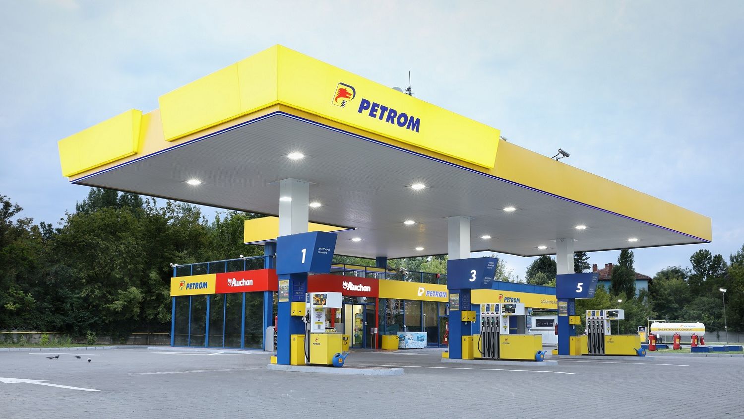Parteneriat OMV Petrom și Auchan Retail România: 400 de magazine MyAuchan în toată rețeaua Petrom, în următorii cinci ani