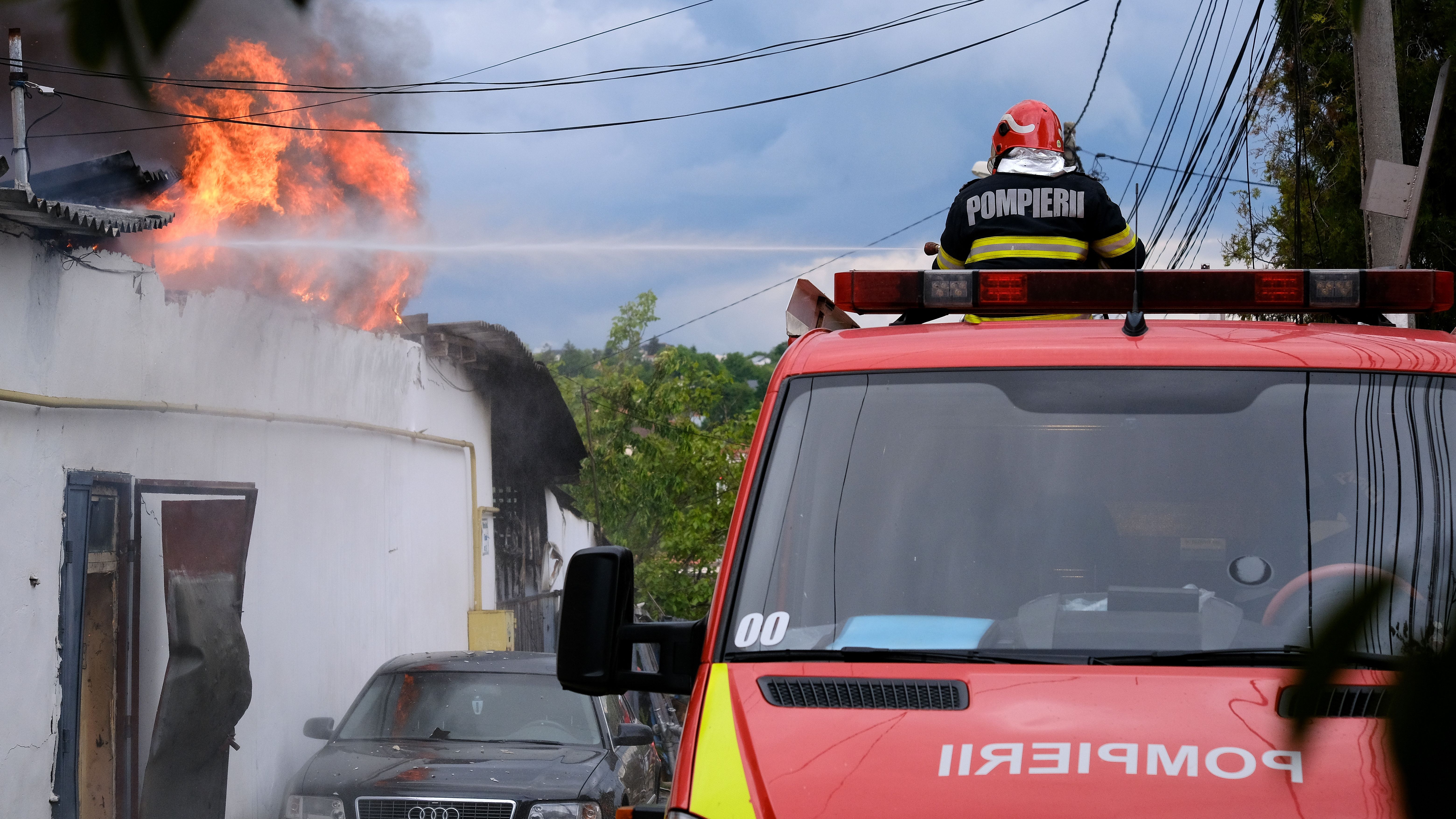 Incendiu la un salon de evenimente din Otopeni