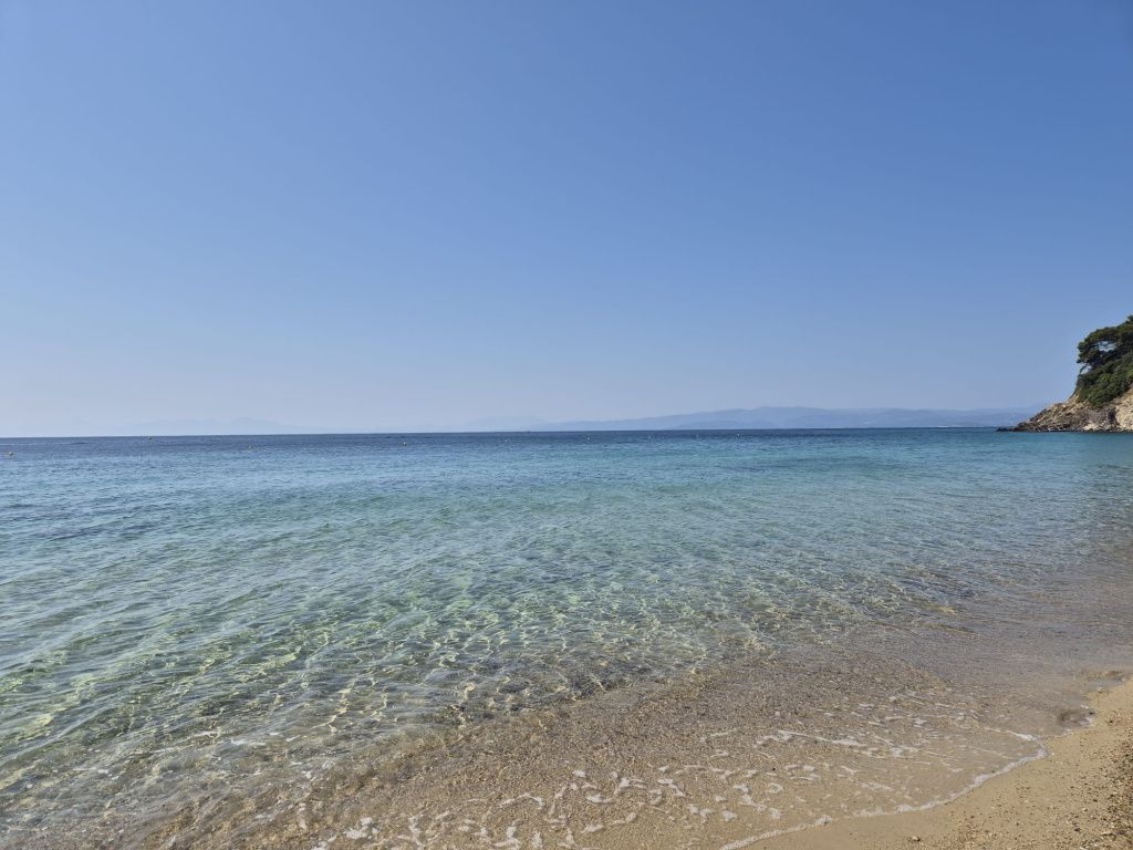 Cât costă o vacanță în Skiathos în 2025: insula cu apă turcoaz, gyros, pisici și muzica Abba - Imagine 8
