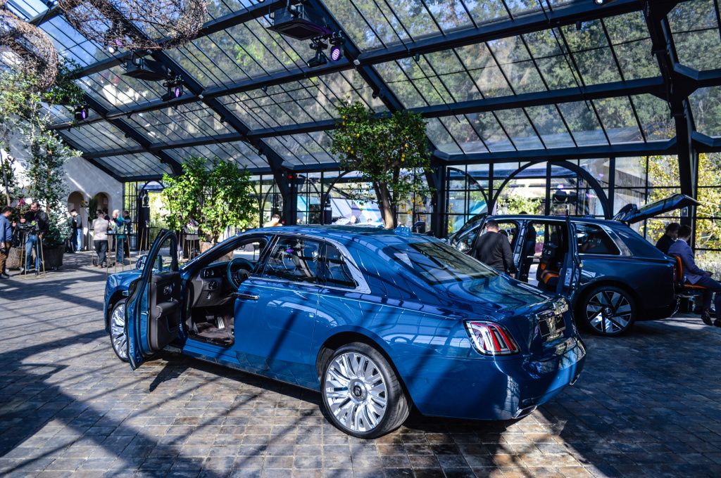 GALERIE FOTO | Rolls-Royce aduce mai multe premiere europene importante la București - Imagine 1