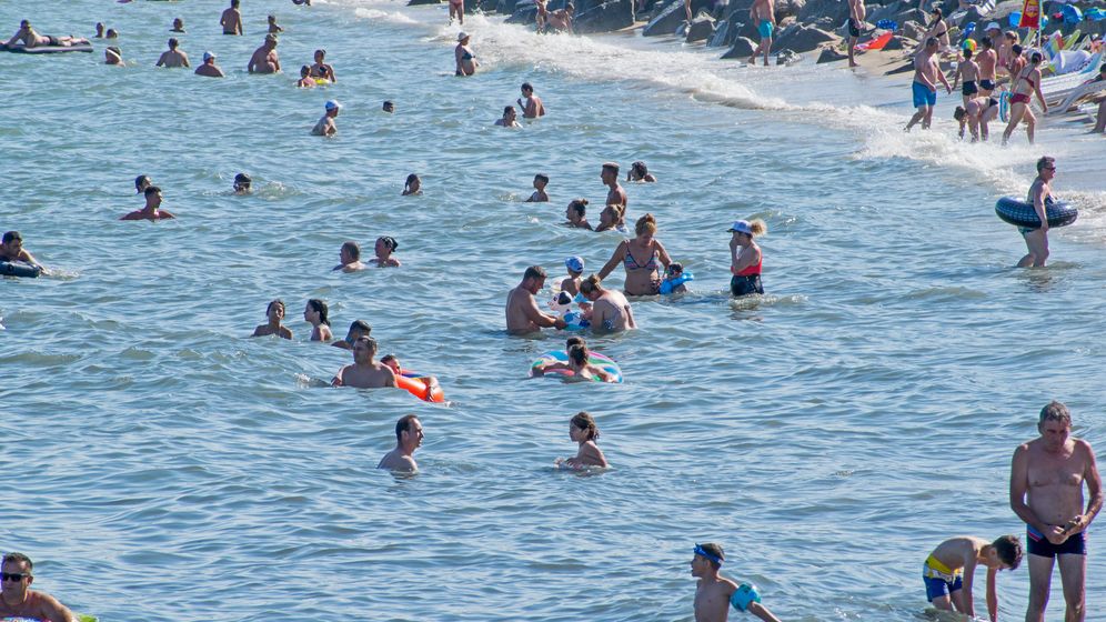 ALERTĂ pe litoral: un tânăr infectat cu Covid-19 a intrat în contact direct cu 26 de persoane