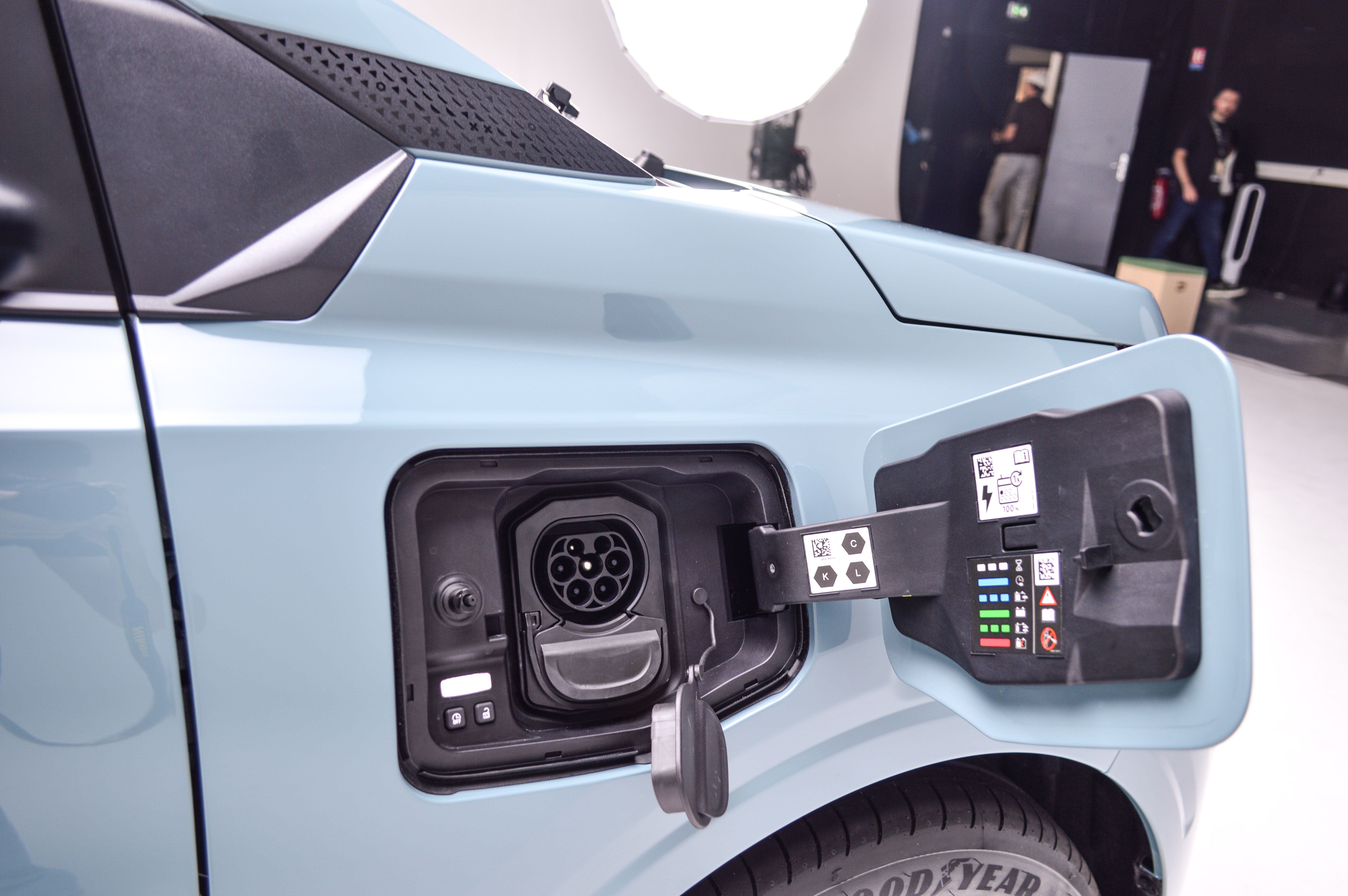 FOTO | Aceasta este noua Dacia Spring. Ce autonomie are, cât costă și cât de mare este noua Dacia electrică - Poza 17