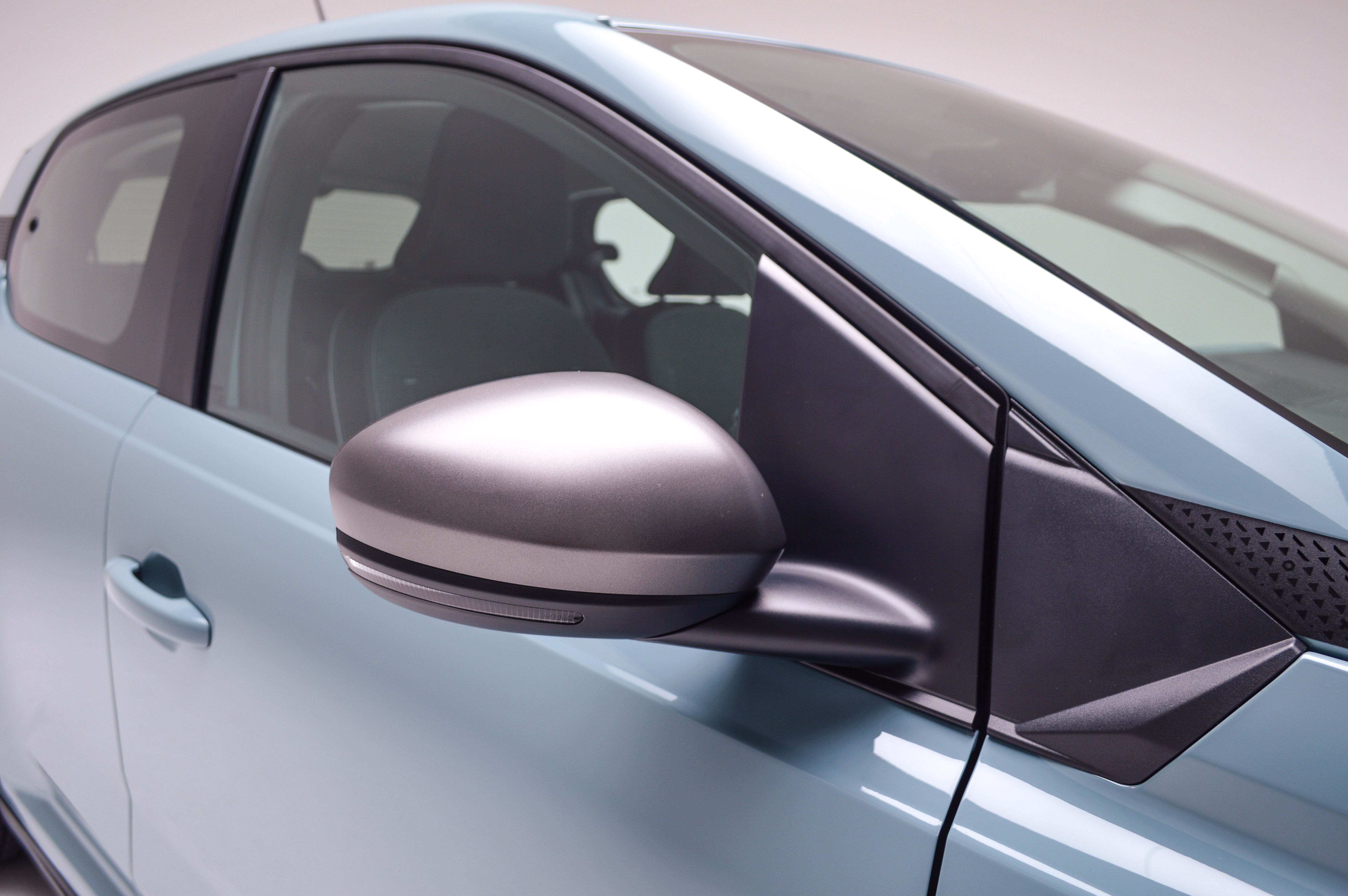 FOTO | Aceasta este noua Dacia Spring. Ce autonomie are, cât costă și cât de mare este noua Dacia electrică - Poza 16