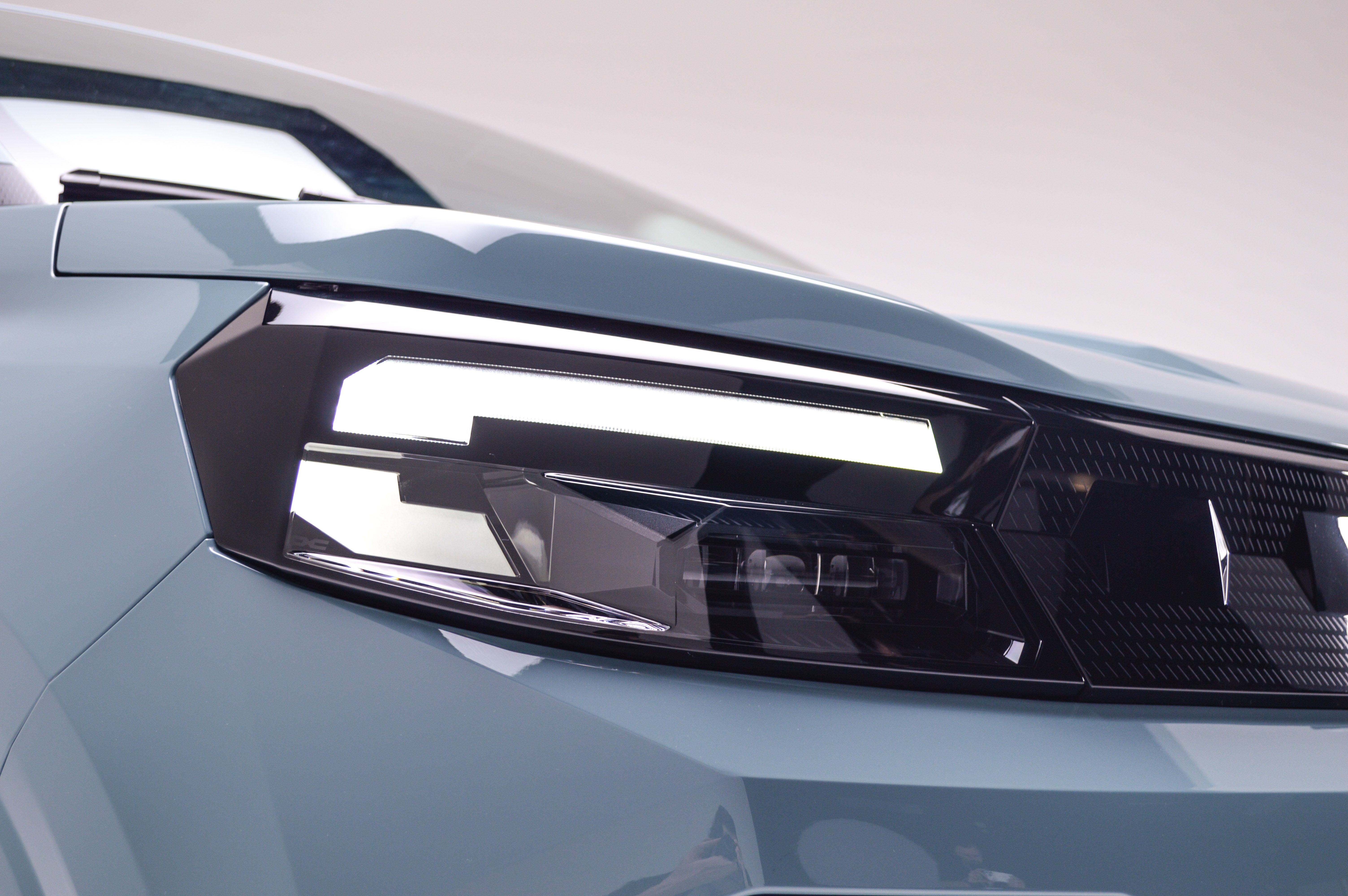 FOTO | Aceasta este noua Dacia Spring. Ce autonomie are, cât costă și cât de mare este noua Dacia electrică - Poza 12