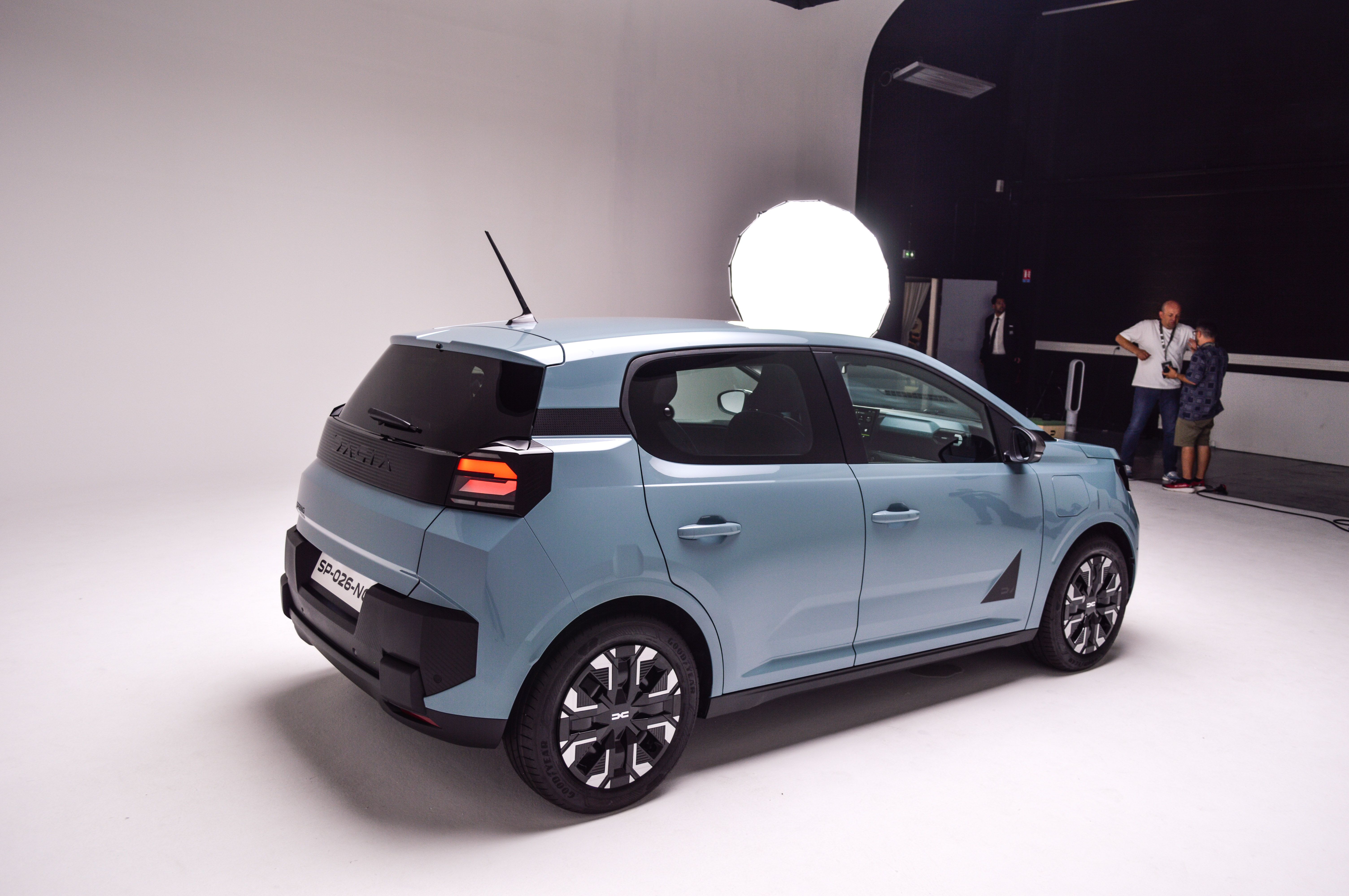 FOTO | Aceasta este noua Dacia Spring. Ce autonomie are, cât costă și cât de mare este noua Dacia electrică - Poza 7