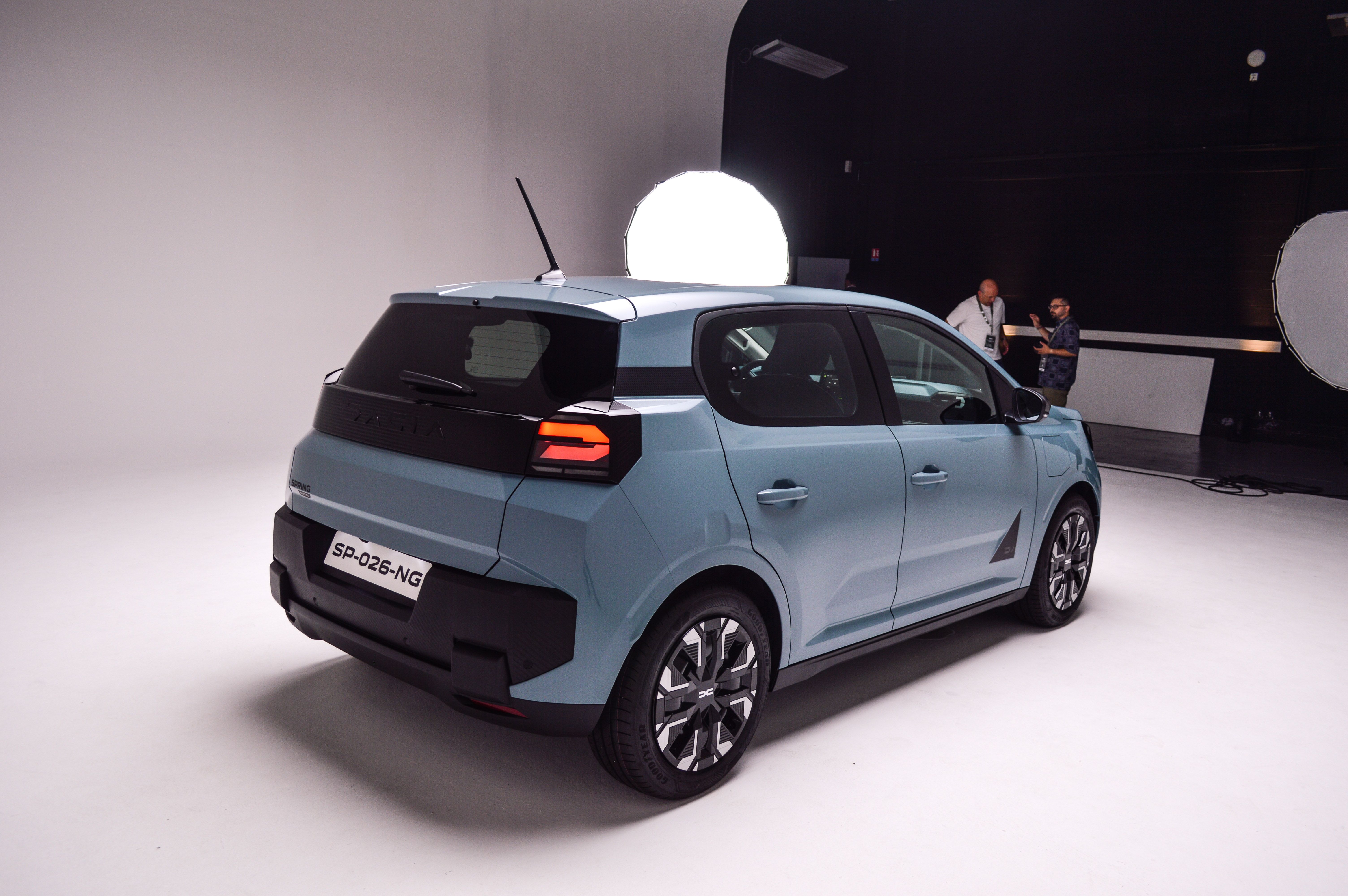 FOTO | Aceasta este noua Dacia Spring. Ce autonomie are, cât costă și cât de mare este noua Dacia electrică - Poza 8