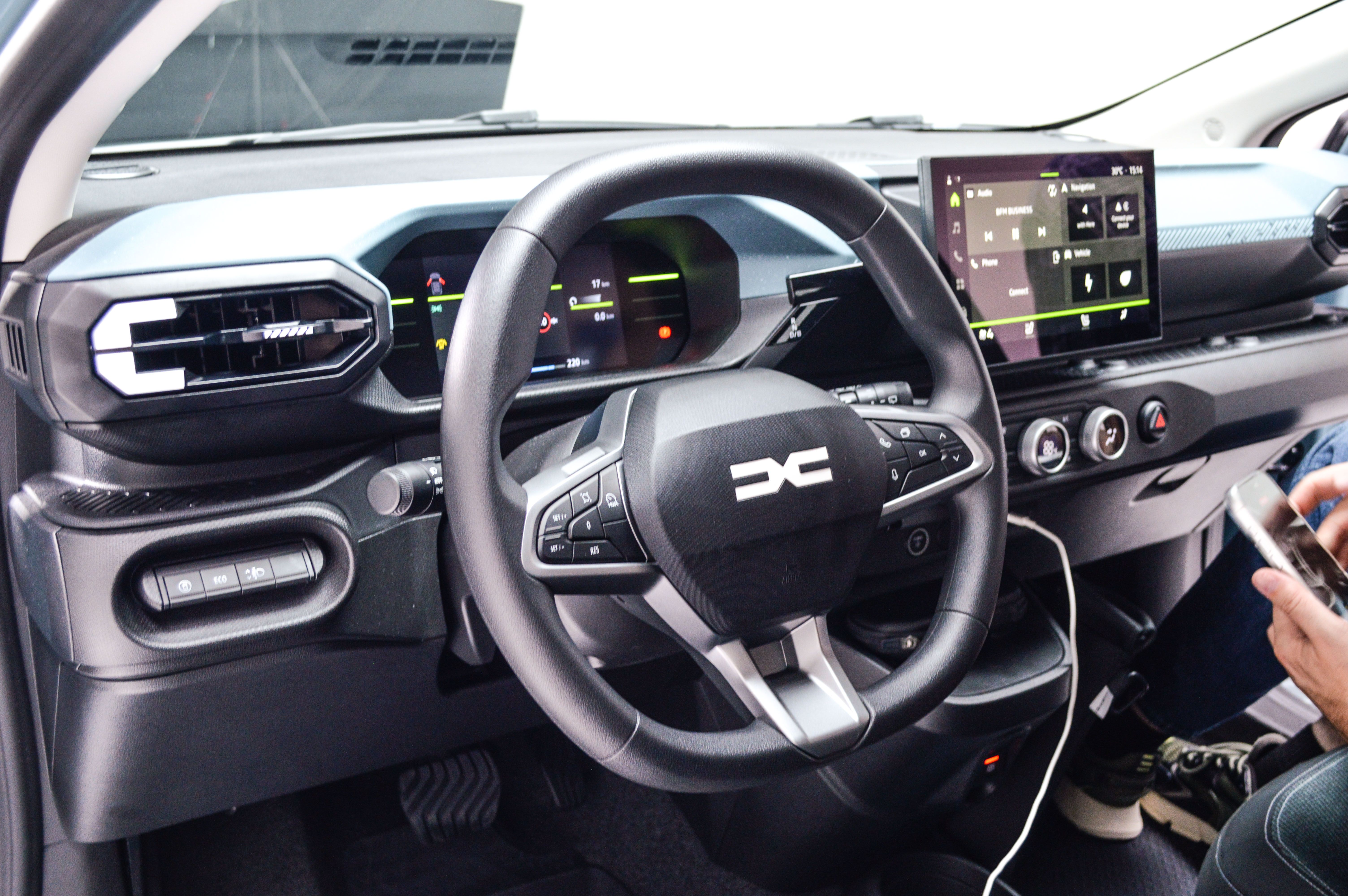 FOTO | Aceasta este noua Dacia Spring. Ce autonomie are, cât costă și cât de mare este noua Dacia electrică - Poza 24
