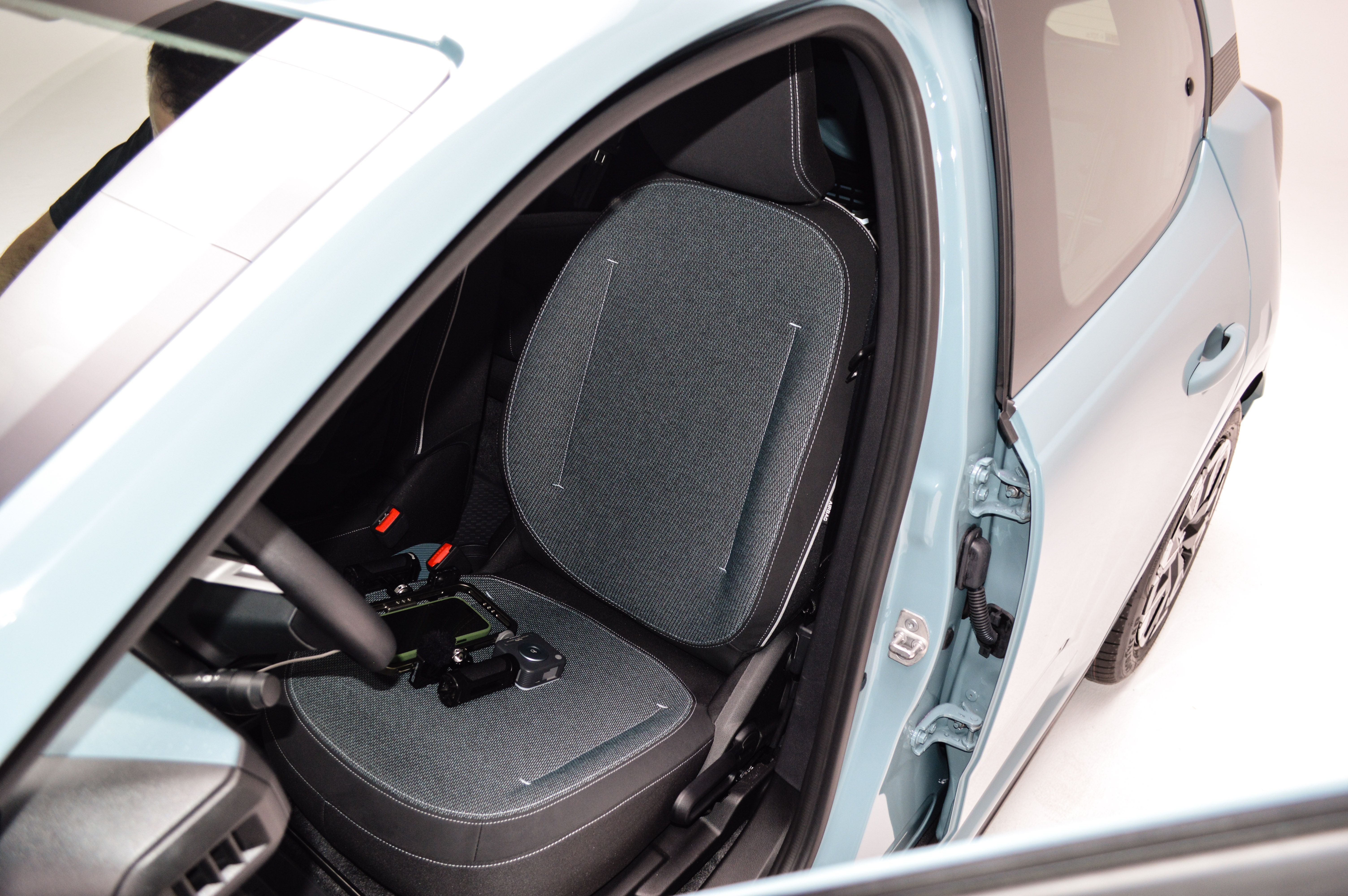 FOTO | Aceasta este noua Dacia Spring. Ce autonomie are, cât costă și cât de mare este noua Dacia electrică - Poza 33