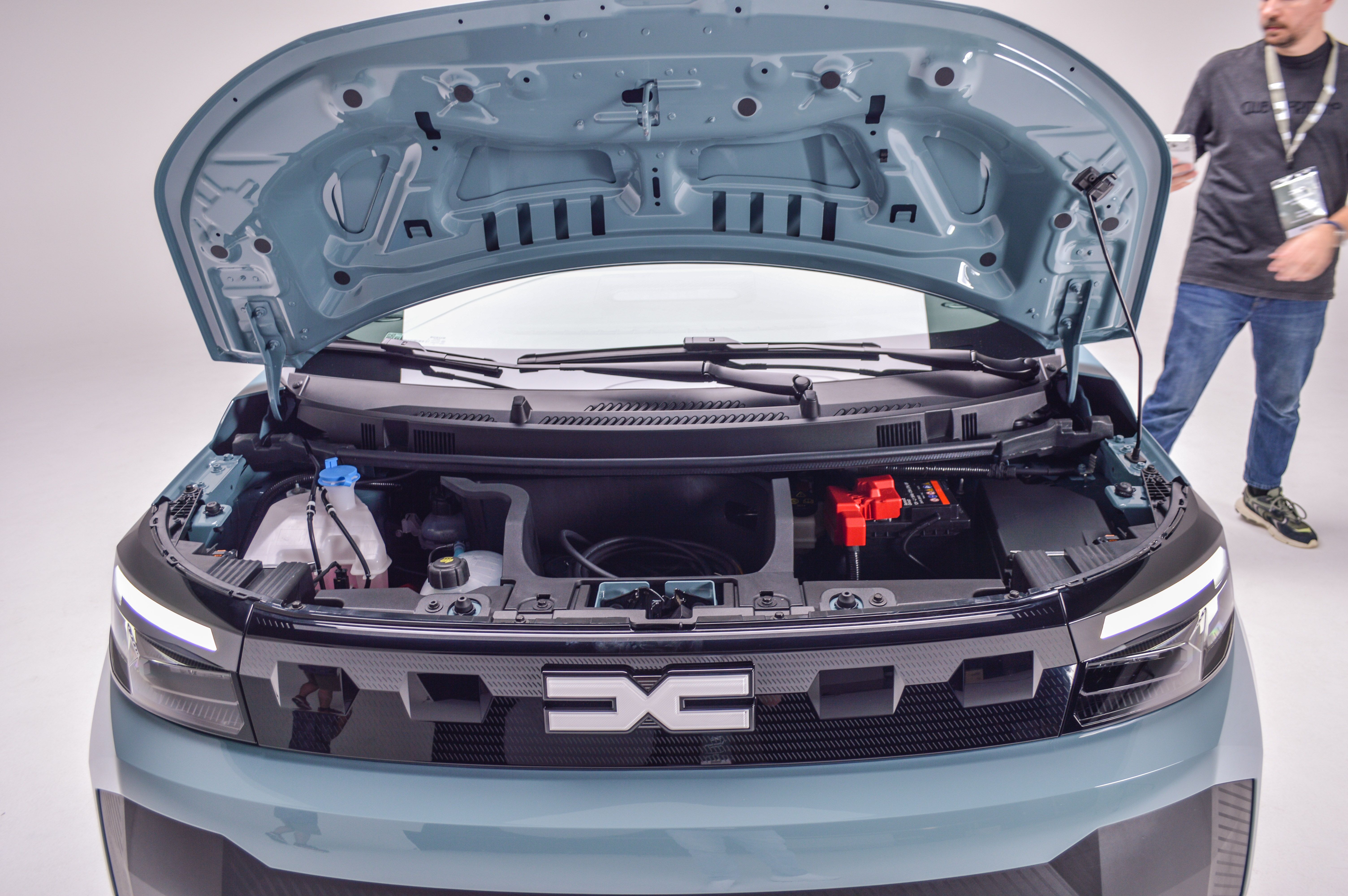 FOTO | Aceasta este noua Dacia Spring. Ce autonomie are, cât costă și cât de mare este noua Dacia electrică - Poza 37