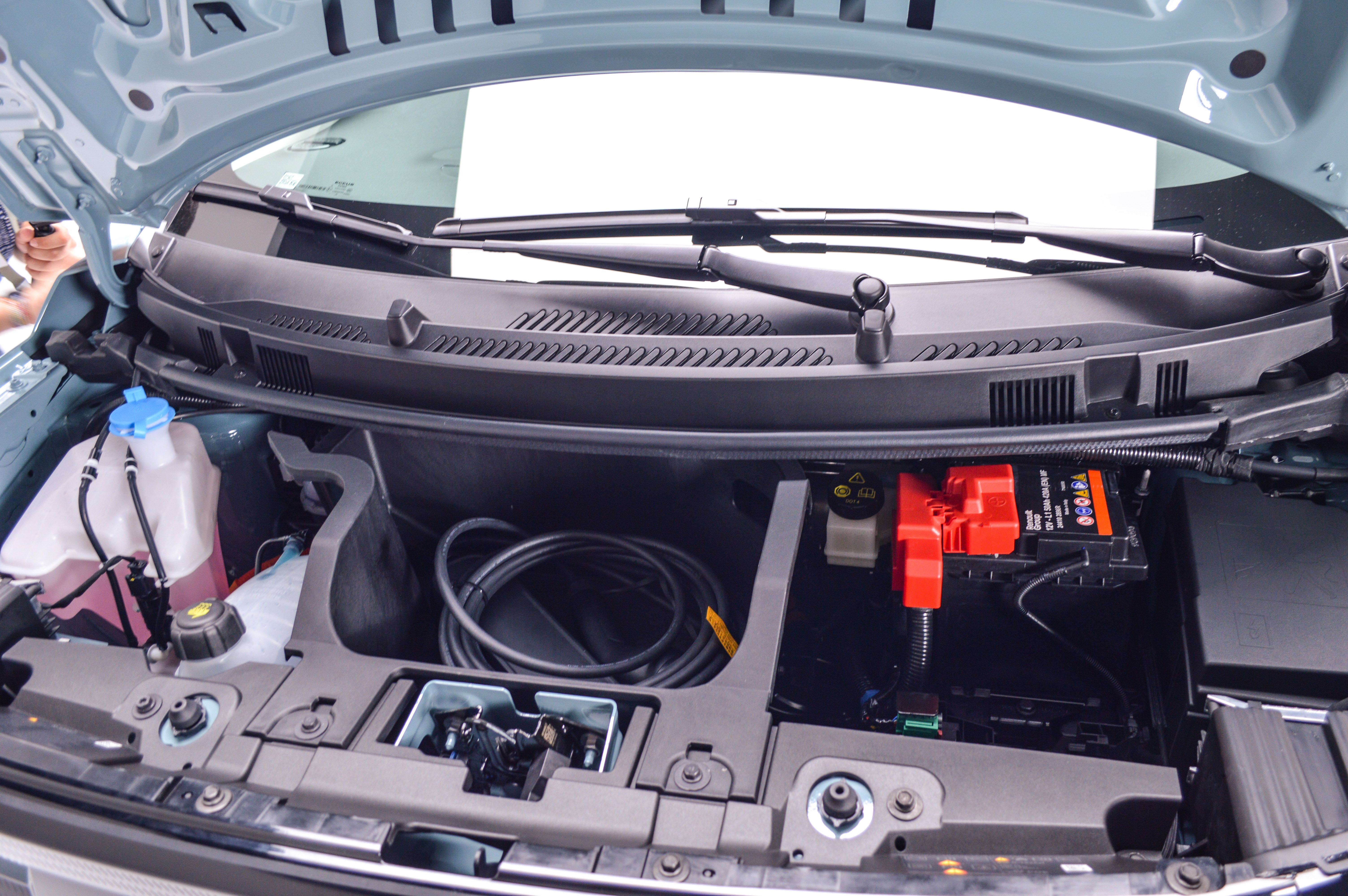 FOTO | Aceasta este noua Dacia Spring. Ce autonomie are, cât costă și cât de mare este noua Dacia electrică - Poza 38